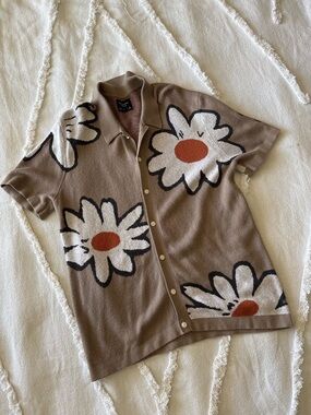 Abercrombie & Fitch Beige Knit Floral Button-Up Medium